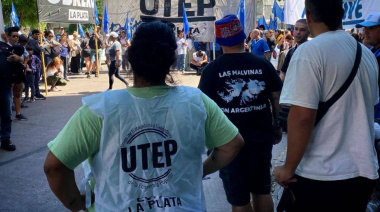 Organizaciones sociales de La Plata cortan la bajada de la Autopista Buenos Aires La Plata