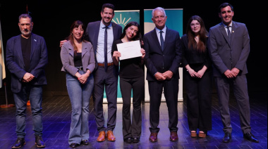 Entregaron diplomas a los mejores promedios a estudiantes de nivel secundario para adultos de La Plata