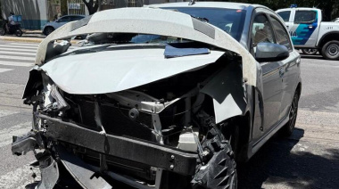 Un choque entre un auto y una moto en La Plata dejó un herido 