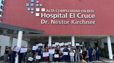 En el Hospital El Cruce protestaron contra su posible privatización y reclamaron un aumento salarial