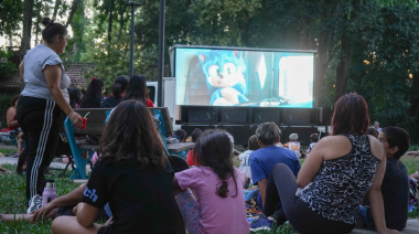 Continúan las funciones de cine al aire libre en distintas localidades del partido de La Plata