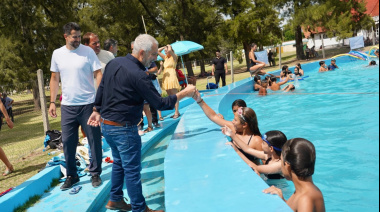 Alak visitó la colonia de verano de la República de los Niños, que reúne a más de 700 niños y niñas