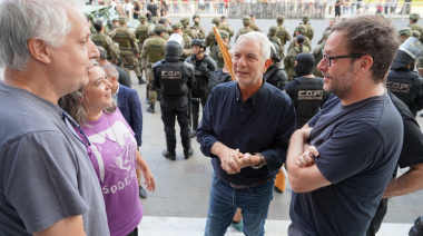 Alak visitó el set de filmación de la miniserie para Netflix "El Futuro es nuestro"