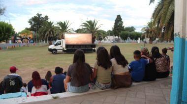 Continúan las funciones gratuitas de cine al aire libre en La Plata