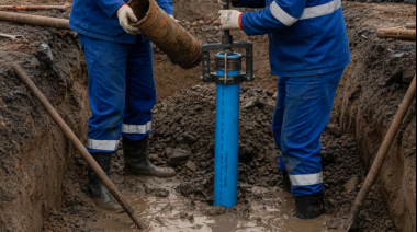 Realizan trabajos de mantenimiento en la red de agua de La Plata