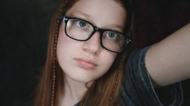 Buscan al conductor de una camioneta tras el hallazgo del cuerpo de una joven de 18 años en Villa Elvira