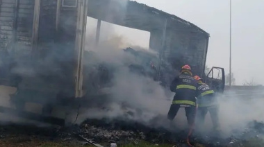 Un camión se prendió fuego en la Autopista Buenos Aires La Plata