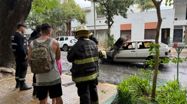 Sacó a su hija de la escuela en La Plata, se le prendió fuego el auto y logró sobrevivir para contarlo