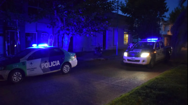 Un vecino de La Plata denunció que policías le robaron durante un allanamiento a su casa