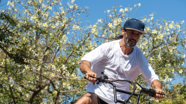 Dos ciudades, una misma revolución silenciosa: cómo las bicicletas eléctricas están cambiando la forma de moverse en Argentina
