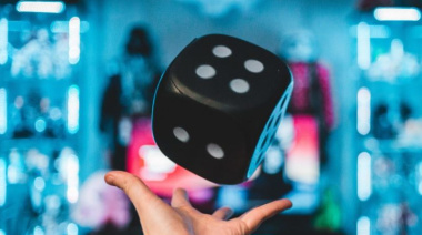 Comienza en La Plata un ciclo de charlas sobre consumo y riesgos digitales: “Activá las alertas”