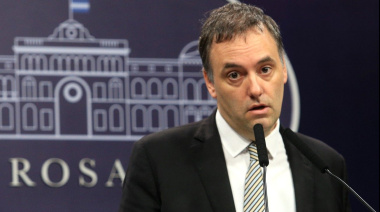 Cada día más expuesto: la Justicia confirmó un viaje de Adorni a Aruba y la FULP le organizará una clase sobre "soberanía y trabajo"