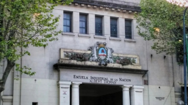 La madre de un estudiante del Albert Thomas denunció que su hijo fue amenazado con un arma