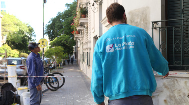 Siguen realizando mejoras en espacios públicos, viviendas y comercios de La Plata