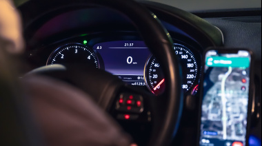 Los taxistas de La Plata hacen más viajes pero recaudan menos