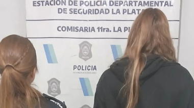 Detuvieron a dos jovenes luego de robarse unidades de crema para prótesis dentales, un mazo de cartas y chocolates