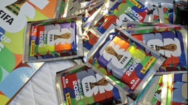 Salió a la venta el álbum de figuritas en La Plata y un estudiante armó un "Tinder" para encontrar usuarios en tiempo real