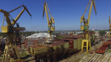 Puerto Belgrano recupera operatividad con una compuerta hecha en Astillero Río Santiago