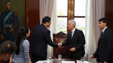 Alak se reunió con la Comitiva de Seguridad Pública de Shanghái