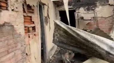 Un incendio destruyó tres viviendas en el barrio de Villa Castells