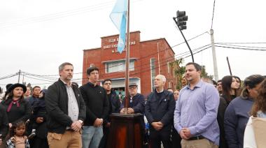 Abasto celebró 135 años con desfile, música y una postal que reunió a la localidad