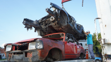 La Plata: cómo avanza la remoción de autos quemados y abandonados