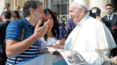 Enrique Cangas trae a La Plata un recorrido visual por la vida del Papa Francisco