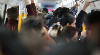 Casi sin micros, los usuarios de La Plata buscan alternativas, gastan más y viajan muy mal