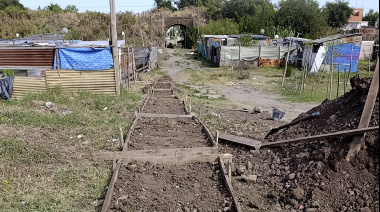 Con participación de investigadores del CONICET se construyeron veredas y un puente peatonal en Puente de Fierro