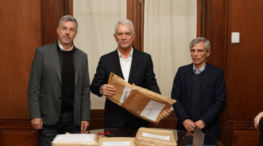 Alak encabezó la apertura de sobres para reparar las cubiertas del Palacio Municipal de La Plata
