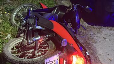 Una moto Honda Wave impactó contra un árbol en Berisso y hubo una víctima fatal