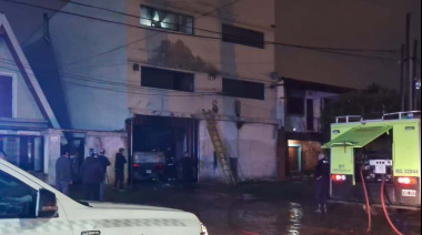 Un incendio afectó una vivienda en Los Hornos mientras la familia se encontraba durmiendo