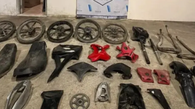 La Policía detuvo a un hombre en Villa Ponsati y secuestró diversas piezas de motos