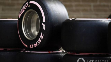 Cómo la temperatura de los neumáticos cambia el comportamiento de un coche de carreras en pista