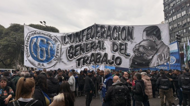 La CGT, las dos CTA y la UTEP marchan para exigir respuestas por el endeudamiento familiar