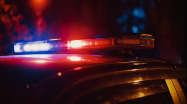 Detuvieron a un policía en La Plata acusado de herir de bala a su pareja y suegro