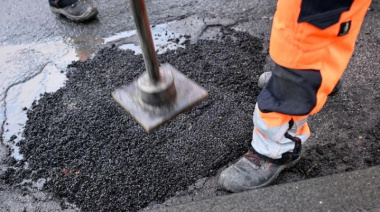 Extienden las obras de reparación de la carpeta asfáltica en tres barrios