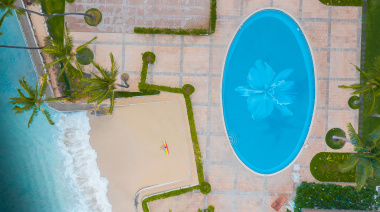 ¿Qué diferencia a un resort de playa de un hotel tradicional de ciudad?