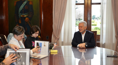 Ian Moche compartió una charla con Alak en el Palacio Municipal de La Plata