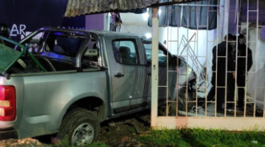 Una camioneta chocó una casa y el test de alcoholemia al conductor dio positivo