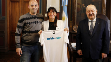 María Victoria Granatto recibió la distinción de Egresada Ilustre de la UNLP