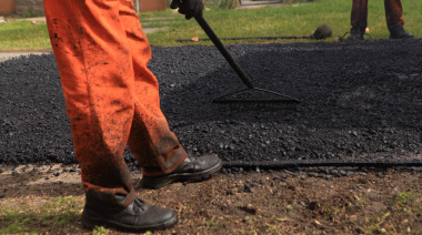 La Plata: reparan y renuevan calles en Villa Elisa, El Rincón y otros dos barrios