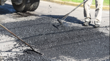 La Plata: la Municipalidad reparó asfalto en siete barrios y anunció más obras