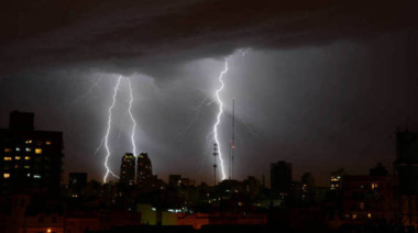 Atención: elevaron a "'naranja" el nivel de alerta por tormentas en La Plata