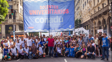 Docentes y no docentes universitarios realizan este martes un paro en todo el país