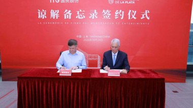 Alak firmó un memorando con Xiamen ITC Group para obras logísticas en La Plata