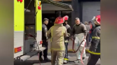 Incendio en un departamento del centro de La Plata y corte de tránsito