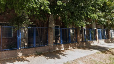 Un alumno baleó a otro en una escuela y la víctima sufrió heridas en el abdomen