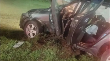 Un conductor de 47 años chocó contra un poste de luz en Ruta 36 y quedó herido