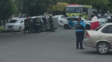 Una camioneta terminó volcada tras un choque con otro vehículo en La Plata